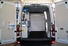1_Opel Movano atelier mobile avec mobiliers et accessoires Syncro